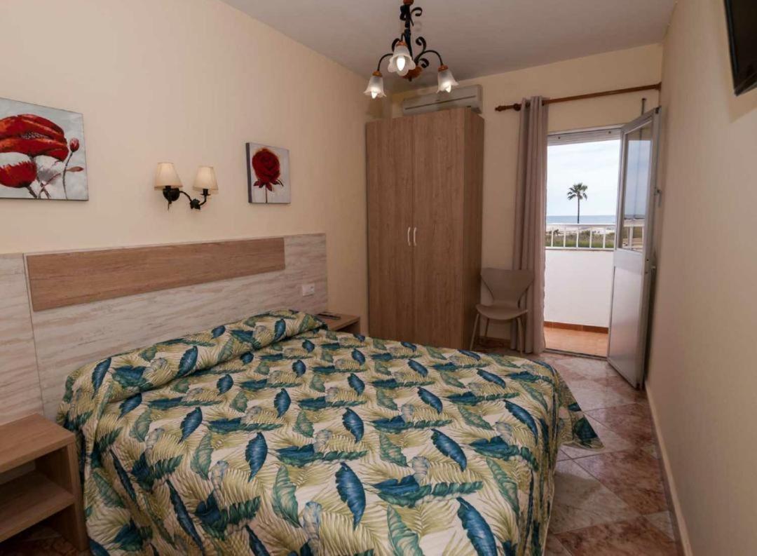 Hostal Sonrisa Del Mar Conil De La Frontera Bagian luar foto