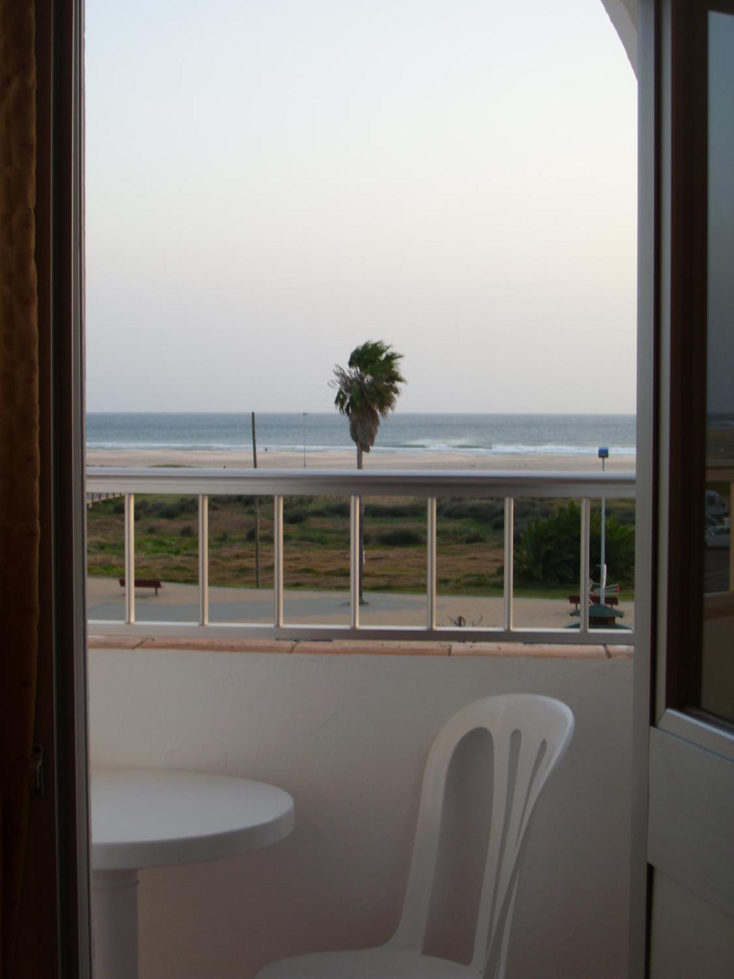 Hostal Sonrisa Del Mar Conil De La Frontera Bagian luar foto