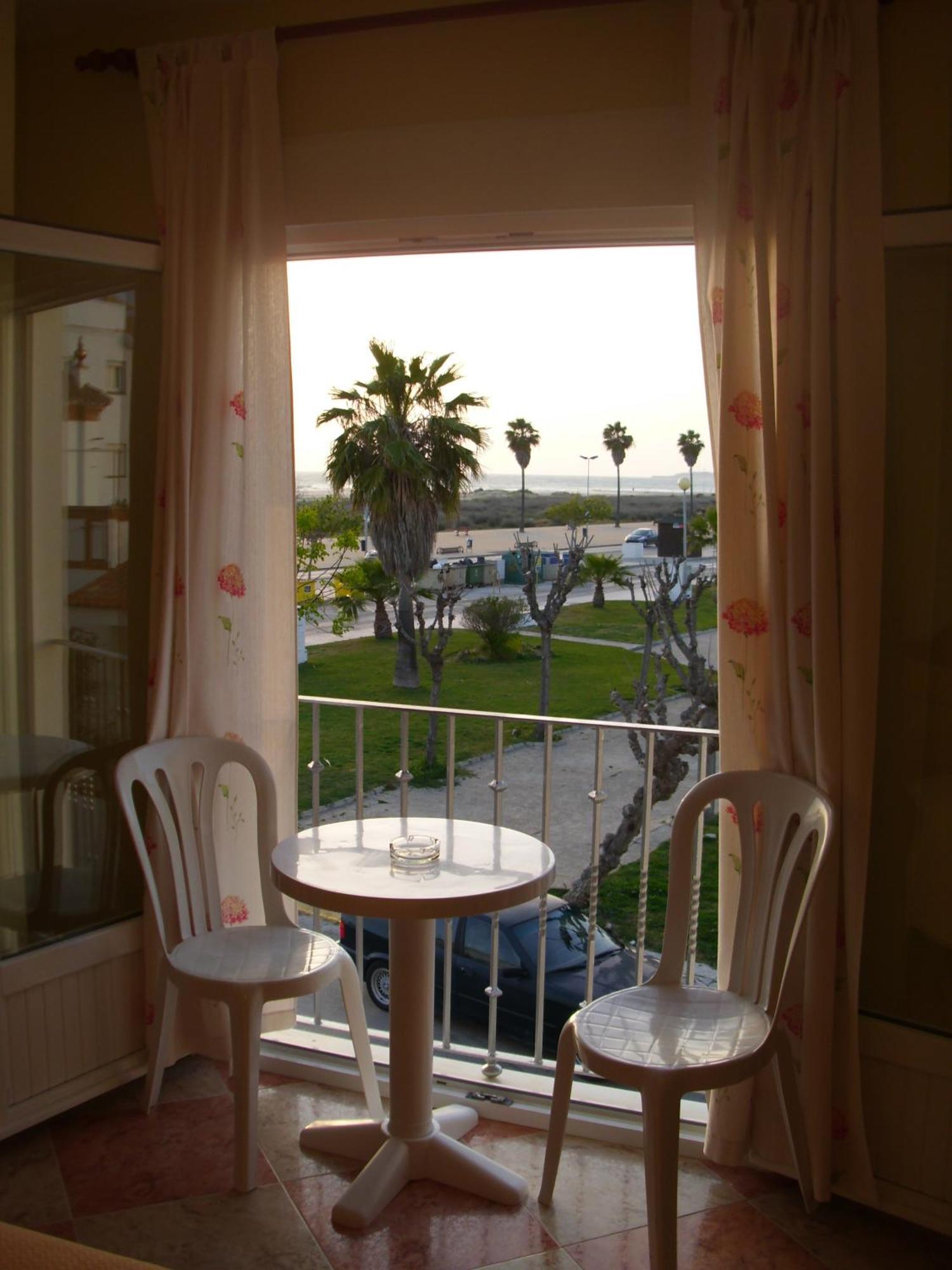 Hostal Sonrisa Del Mar Conil De La Frontera Bagian luar foto